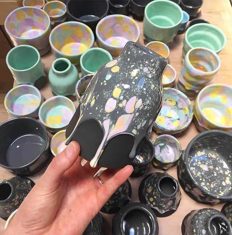 Keramikár vytvára vázy dúhových farieb po ktorých steká hustá glazúra - dripping ceramics brian giniewski 8 - Keramikár vytvára vázy dúhových farieb po ktorých steká hustá glazúra
