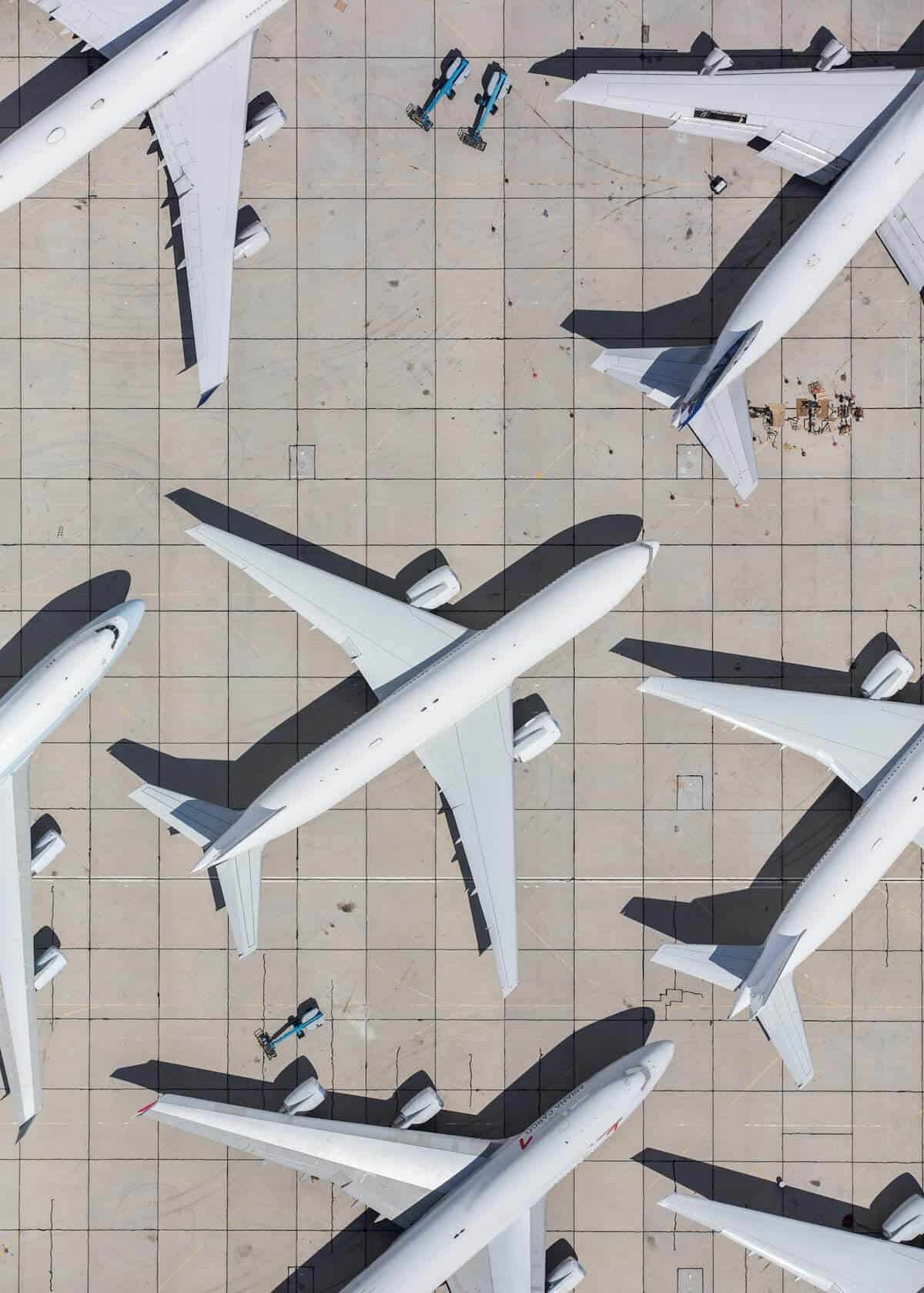 Letecké fotografie zachytené z vrtuľníka odhaľujúce ohromujúcu symetriu letísk - mike kelley airport photography 14 - Letecké fotografie zachytené z vrtuľníka odhaľujúce ohromujúcu symetriu letísk