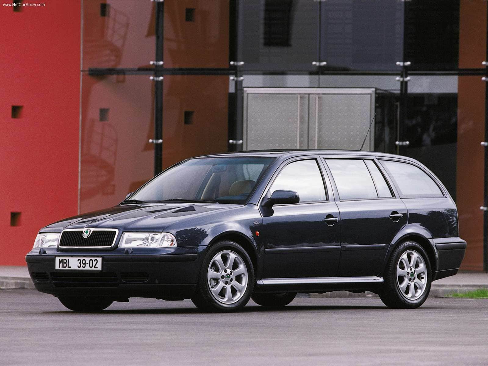 - Skoda Octavia Combi L and K 1998 1600 01 - AAA Auto s pandémiou bojuje úspešne