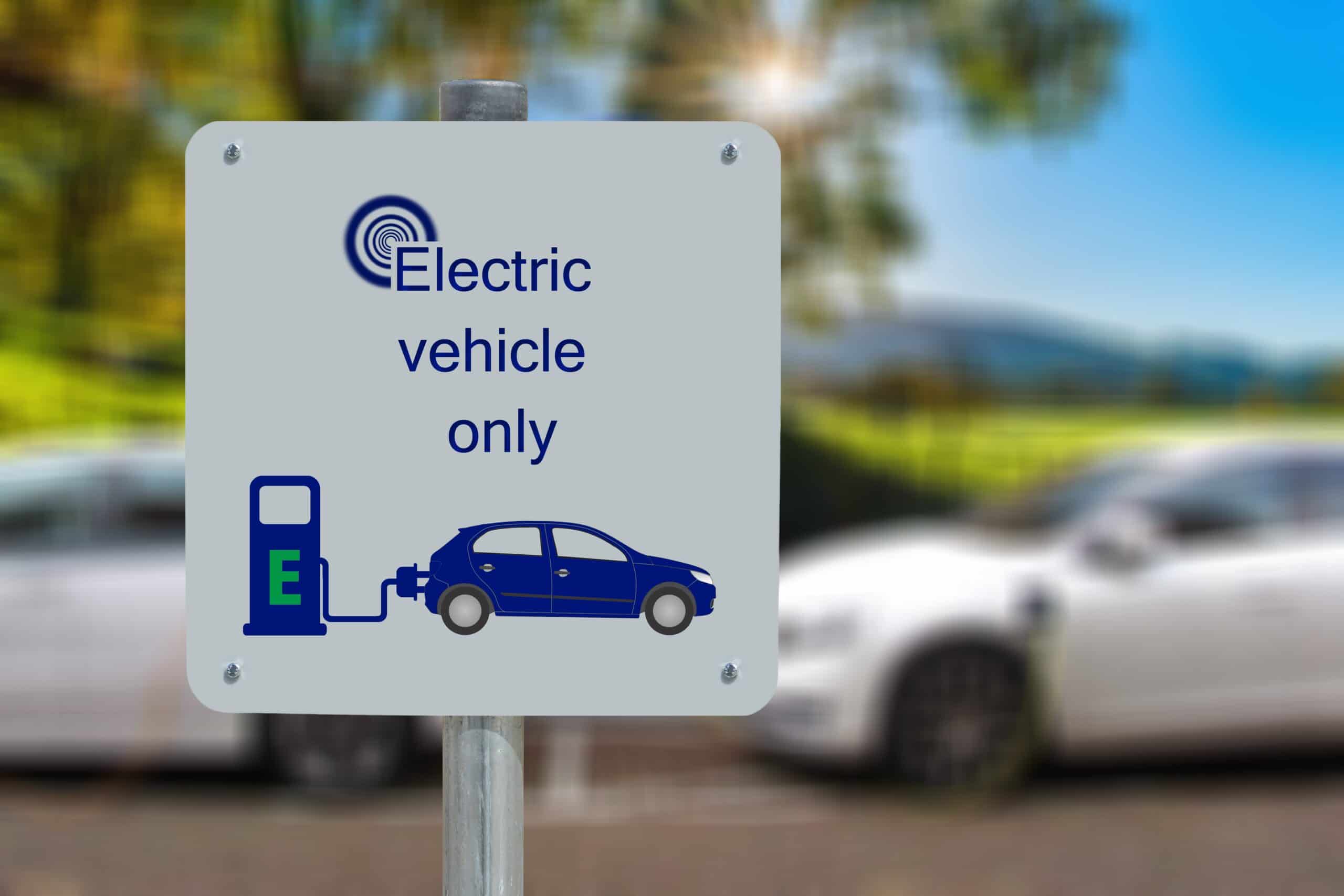 - current gas station electric gas station electric car stockpack pixabay scaled 1 - Elektromobily mali najvyšší podiel na registráciách vo Viedni