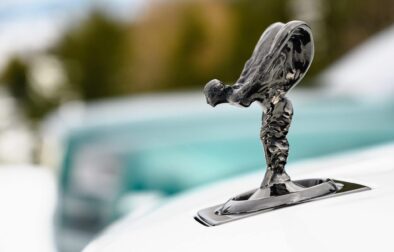 Soška Spirit of Ecstasy je dnes vysoká 9,5 cm. Foto: Rolls Royce