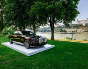 V Bratislave predstavili prvýkrát superluxusné vozidlo značky Rolls Royce. Foto: Rolls Royce
