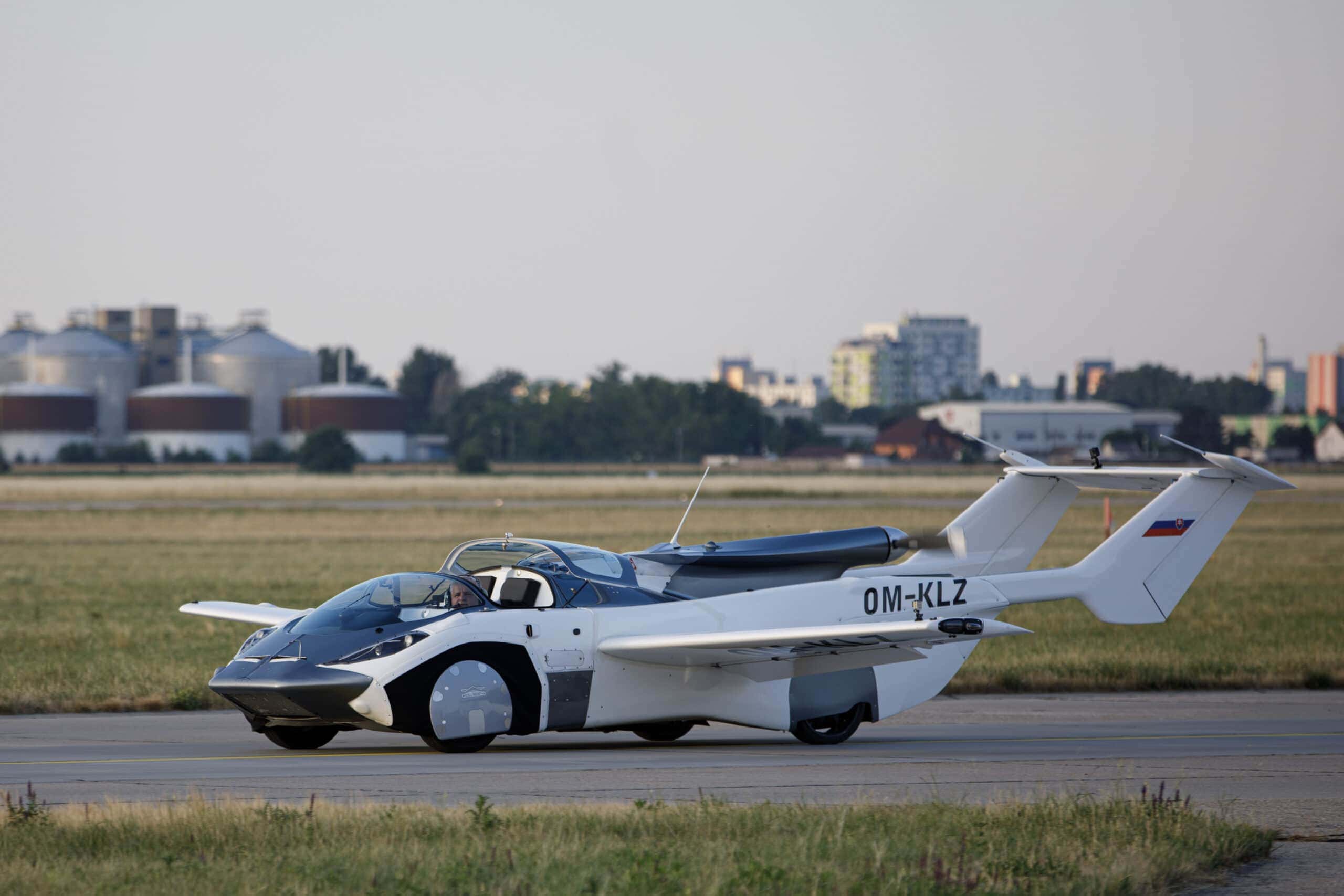 - BP 5294 scaled 1 - Fotogaléria: Lietajúce auto AirCar