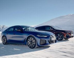 Najnovšie elektrické modely BMW i4 a iX ukázali svoje schopnosti na ľade a snehu. Foto: BMW