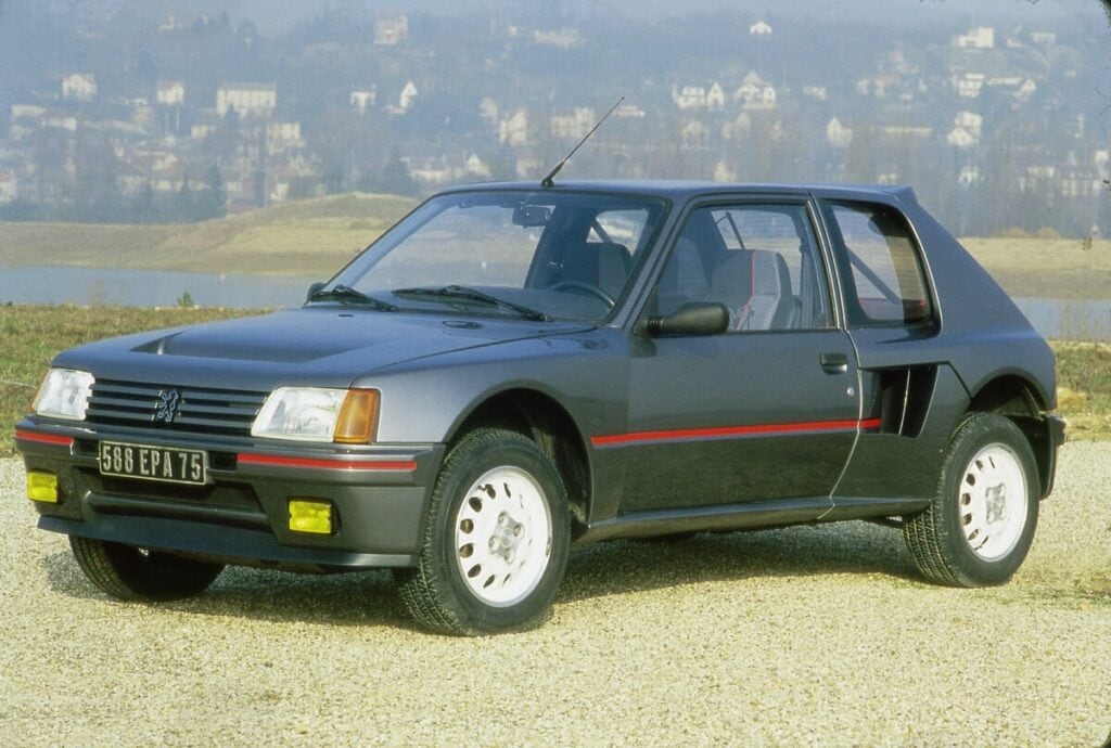 - 2 4 1 1024x690 - Peugeot 205: Číslo, ktoré sa stalo legendou!