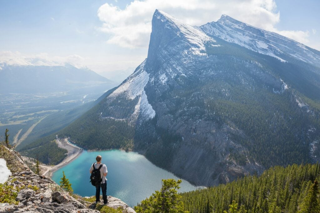 turistika - kalen emsley mgJSkgIo JI unsplash 1024x683 - Tipy na jesennú turistiku: Ako sa pripraviť na bezpečný a pohodlný výlet