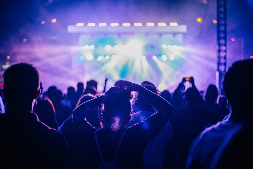 festival - lukas bato C6ni9uAva5I unsplash 1024x683 - Čo si zbalit na festival: Jednoduchý sprievodca